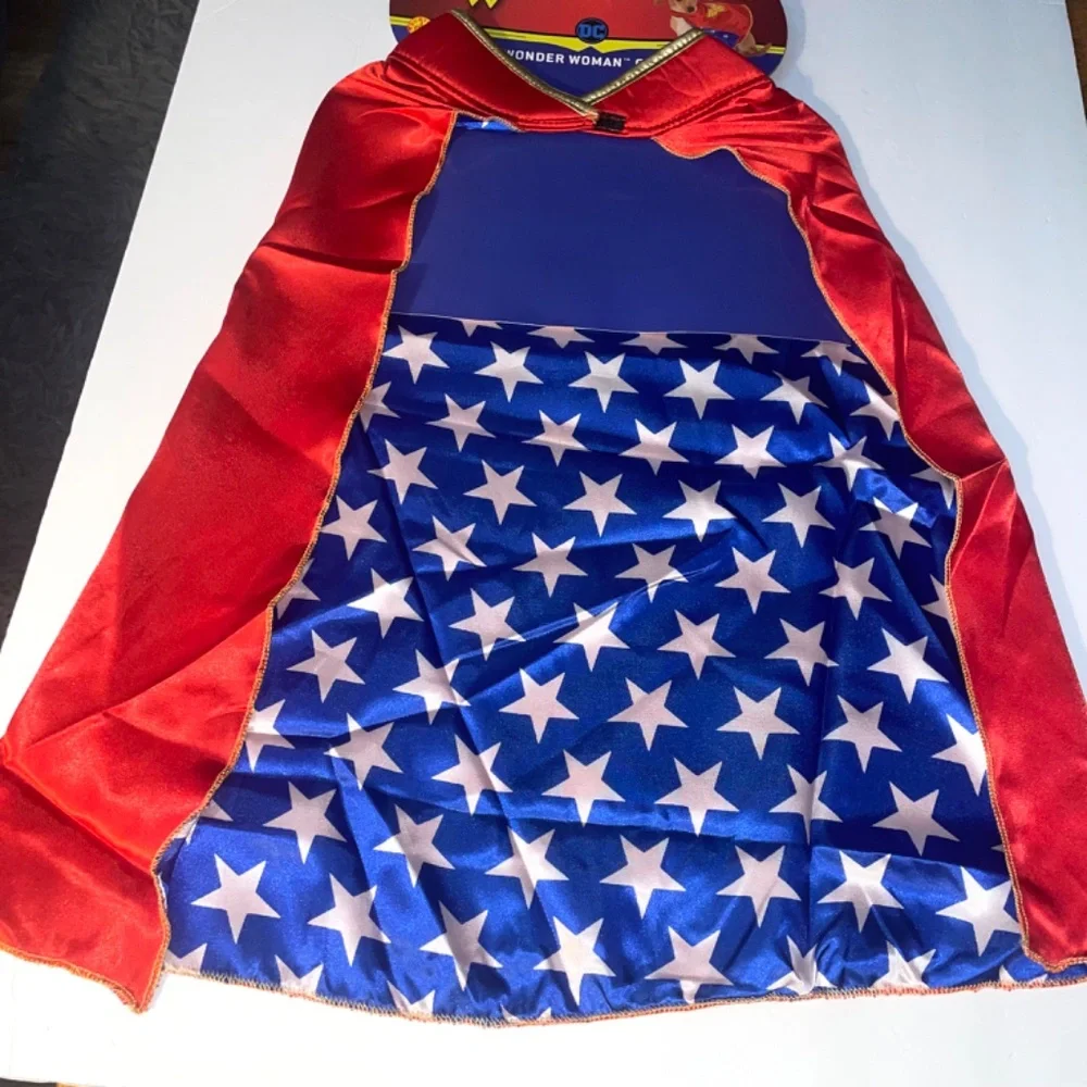 NWOT Rubie,s DC Comics Wonder Woman Pet Cape Size Large